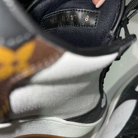 Men’s Louis Vuitton Black and White Sneakers - Picture 6 of 6